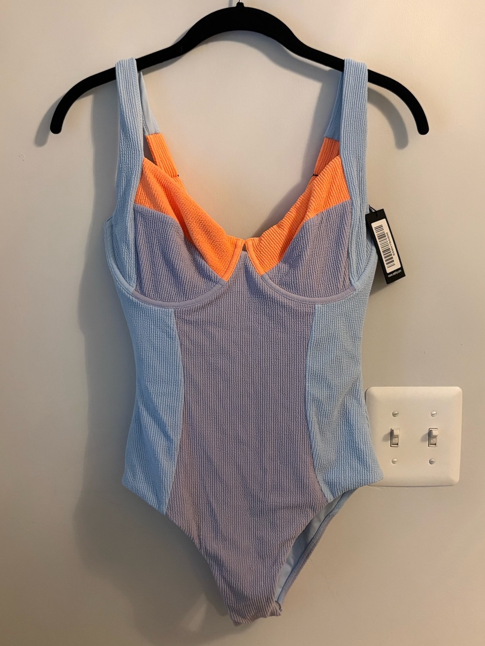 Vetchy Color Block Underwire One Piece Swimsuit in S DD cup